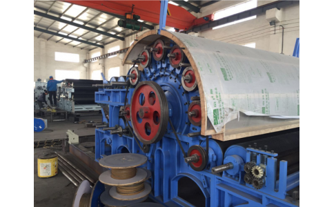 無紡布機械設備生產(chǎn)的無紡布袋機的特點